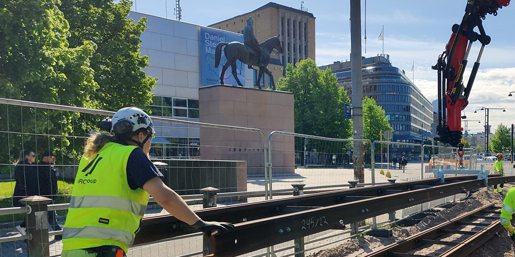 NRC_Finland's tweet photo. đ TerveisiĂ€ Helsingin paraatipaikalta! #NRCGroup korjaa MannerheimintiellĂ€ raitiotietĂ€ osana Mannerheimintien peruskorjausta. Työt alkoivat toukokuussa ja kestĂ€vĂ€t vuoden 2025 loppuun. Lue lisÀÀ đ https://t.co/rGk5CVkuqJ! #TomorrowInTheMaking #raideinfra #Mannerheimintie https://t.co/QXkfSoIBXA