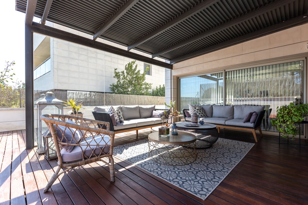 Detached house for sale with salt water pool and excellent #Collserola views  📌#elpapiol

🏢 386 sq. m
🛏️ 5 bedrooms
🚿 3 bathrooms
☀️ Chill-out style terrace
🌳 Garden
🏊‍♂️ Swimming pool
🚗 Parking for 4 cars
📦 Storage room

🎥 ow.ly/xQWy50Oi0X9
👉 ow.ly/40w450Oi15y