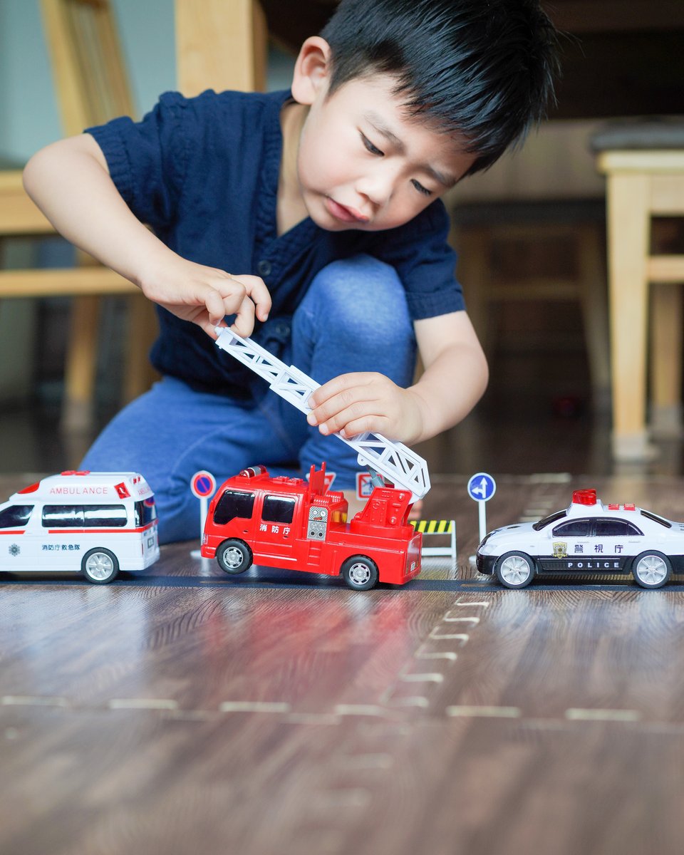 憧れの緊急車両が3台セットに！／ パトカー、救急車、消防車、標識の