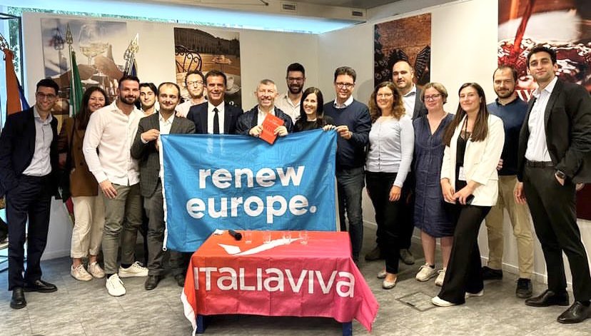 Grazie @IvanScalfarotto per venire a Bruxelles a presentare 

👉🏼 La Versione di Ivan

Grazie agli eurodeputati @SandroGozi e <a href="/DantiNicola/">Nicola Danti</a> e a tutti i partecipanti 👏🏼

 #ItaliaVivaEuropa