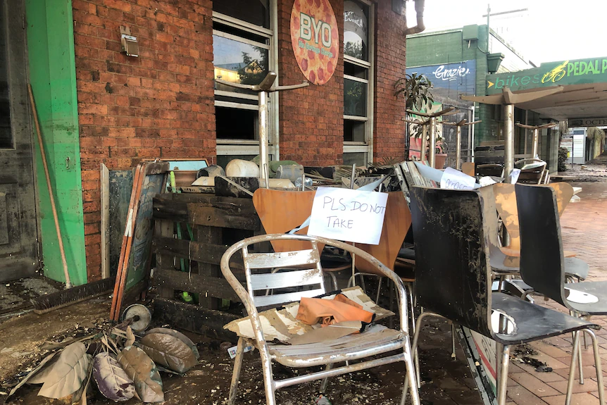 On #Auswide
🌧️Wet weather sends #BigRedBash punters on 1000k detour <a href="/prosserdaniel1/">Daniel Prosser</a> 
👂Queensland widow calls for change after late husband waited 100 days for urgent cancer treatment <a href="/katrina_beavan/">Katrina Beavan</a> 
🍕Gympie businesses undeterred by regular floods on main street <a href="/megboltonn/">Meg Bolton</a>