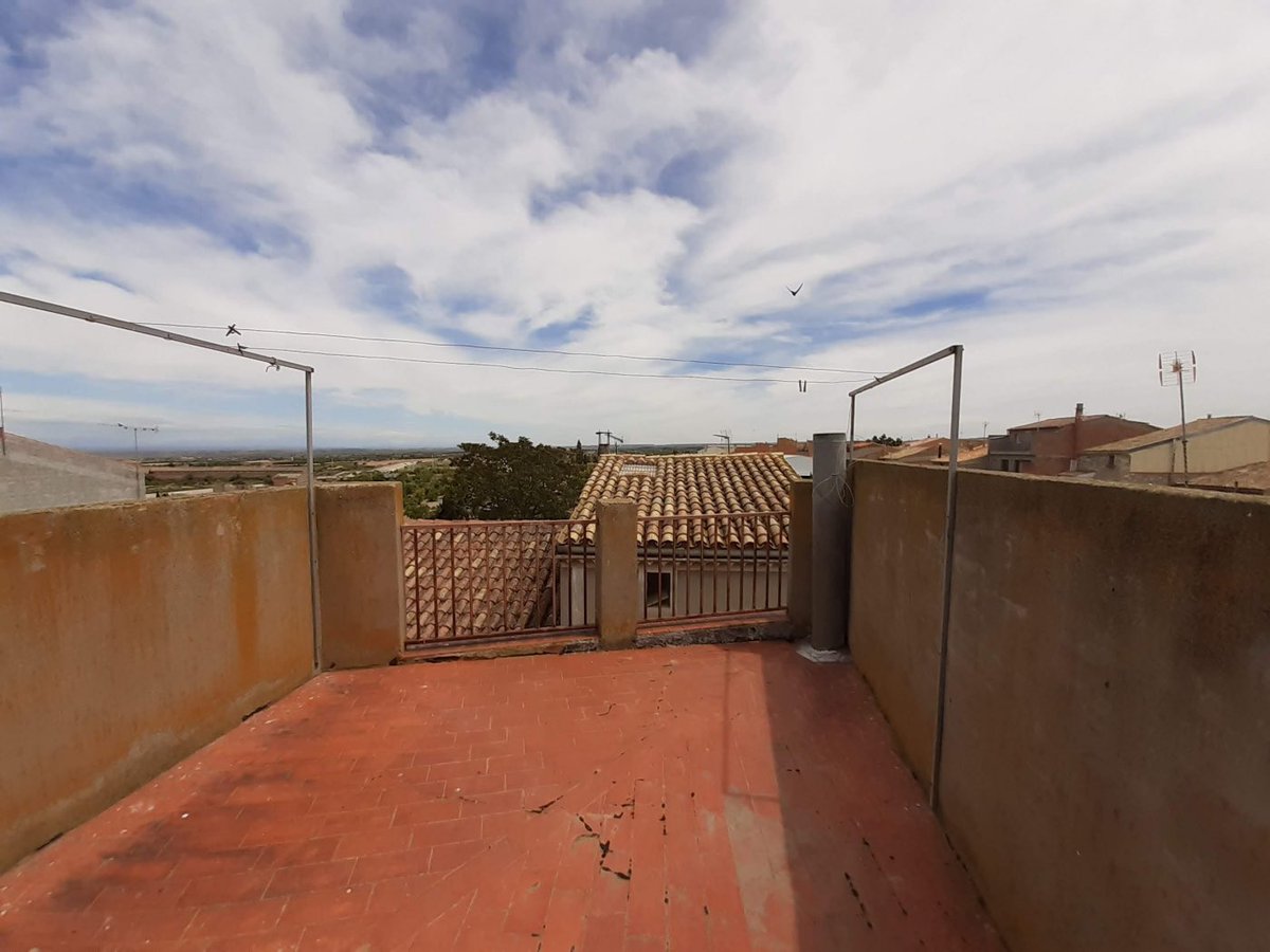 ᴇꜱ ʙᴜꜱᴄᴀ ᴍᴀꜱᴏᴠᴇʀ/ᴀ 🏡

Casa unifamiliar entre mitgeres a Sant Martí de Maldà. Disposa de 84 m2 + 56 m2 (espai reformable); 2 habitacions dobles, lavabo, garatge i terrassa ⛱. 
La casa s'ofereix a lloguer en modalitat de masoveria urbana, 𝟭𝟵𝟬 €/𝗺𝗲𝘀.