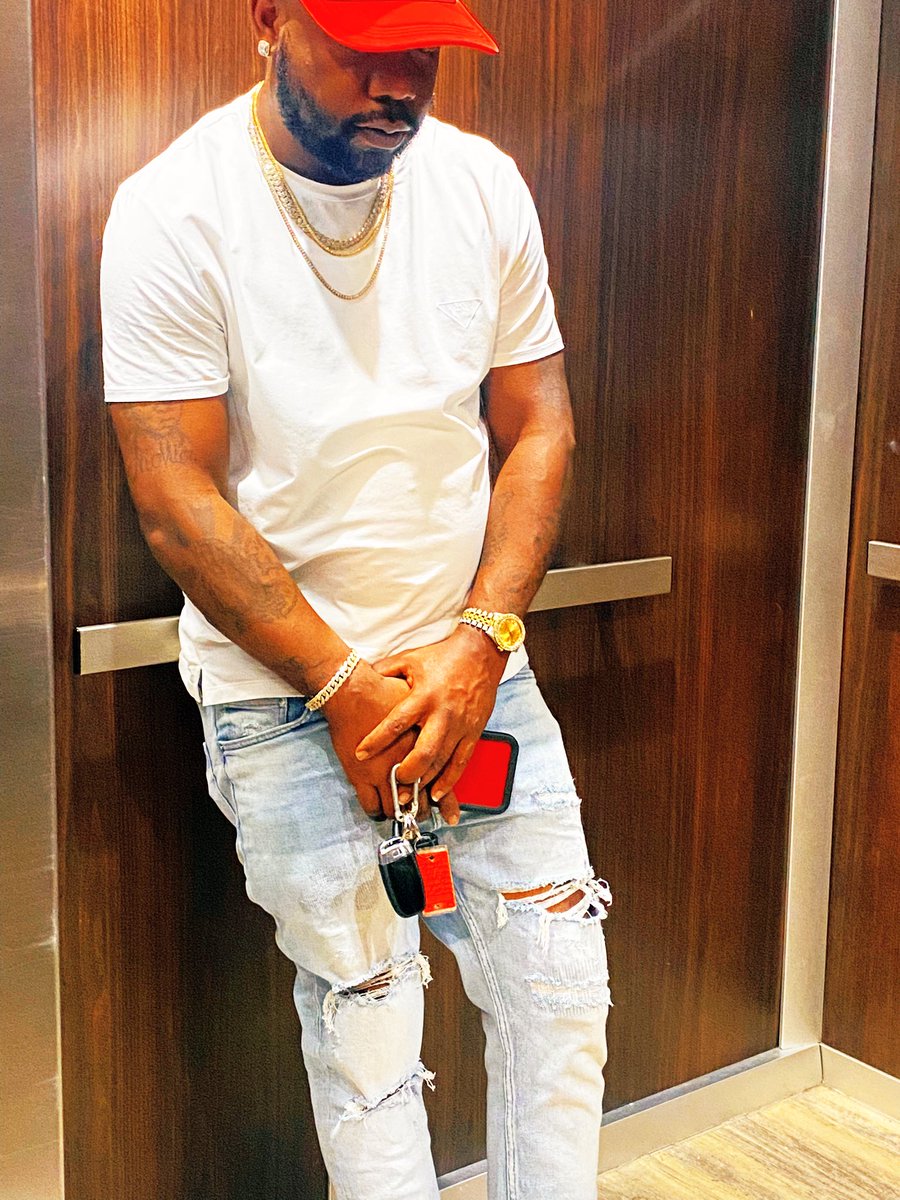 PopTagz's tweet image. Just minding my business