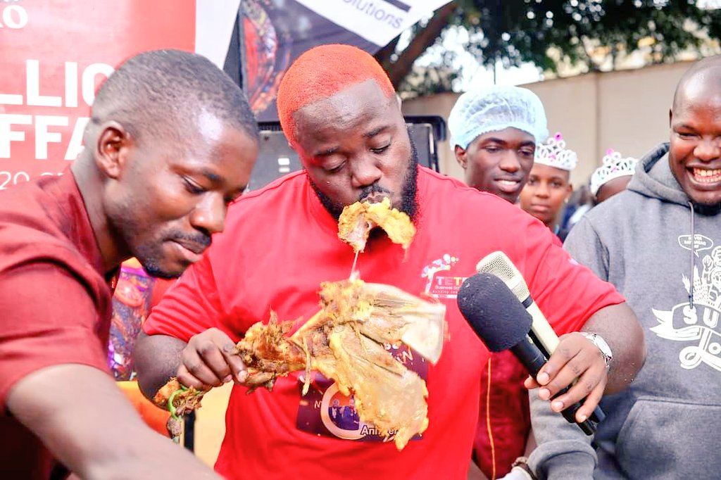 ShafiiqKaima's tweet photo. Mwe ba guys follow me Bambi
Aaaah by the way temunegayiliza if u want follow me if u don't want follow me gene u gat no option...
Back to eating ma goat๐
#Foodie
#beastBody
@FaizCafe
@DembeFm https://t.co/pEwdnvxr99