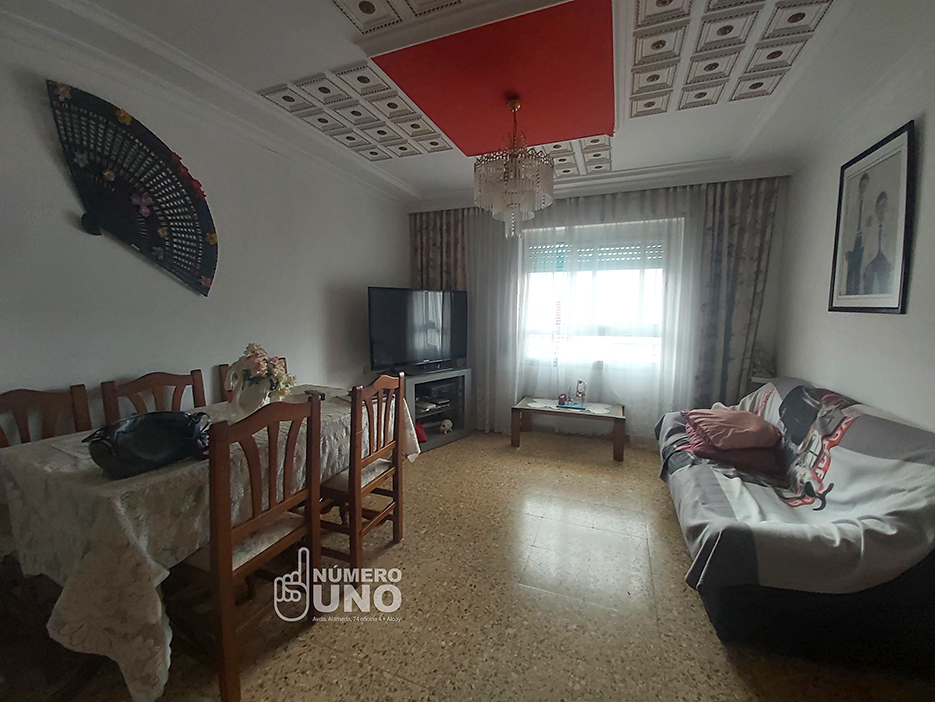 Se vende piso - Duplex en Batoy - Alcoy
2º piso sin ascensor. 2 plantas (80 + 80 m2) todo exterior.
Planta inferior: 3 habitaciones. 1 baño. Cocina. Comedor
Planta Superior: Buhardilla + TERRAZA con vistas a la Font Roja
P: 65.000 Euros - tel.: 625 619 249 - 615 223 368