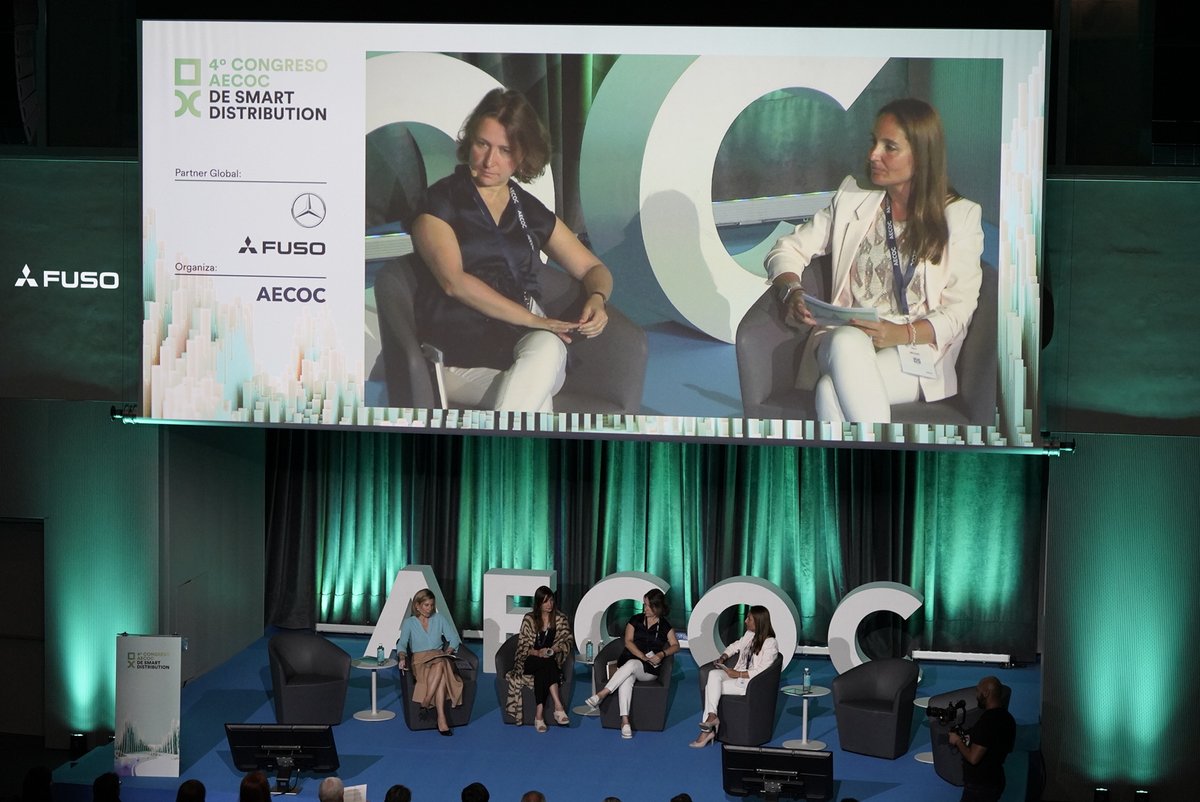 AECOC_ES's tweet photo. 👉 Ángeles Marín, de @mitmagob.

💬 “Es necesaria la transformación de la movilidad en nuestras ciudades para hacer frente a retos de primer orden y la DUM es sin duda una pieza clave en esta transformación.”

#AECOCSmartDistribution https://t.co/RH0gcOu3bU