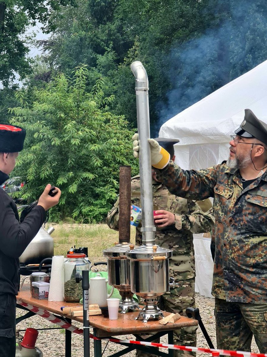 1 июля сотрудники Генерального консульства Российской Федерации в Гамбурге посетили четвертый международный казачий бивак в Ганновере, организованный Представителями Союза казаков-воинов России и зарубежья, Всевеликого войска Донского в Германии и казачьей общиной г.Ганновера.