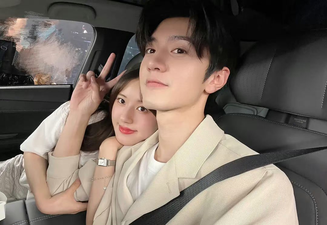 afterrnoont's tweet photo. More in car selfies 🦊🍃💘
#HiddenLove #ZhaoLusi #ChenZheyuan https://t.co/CKhLzMTVnH