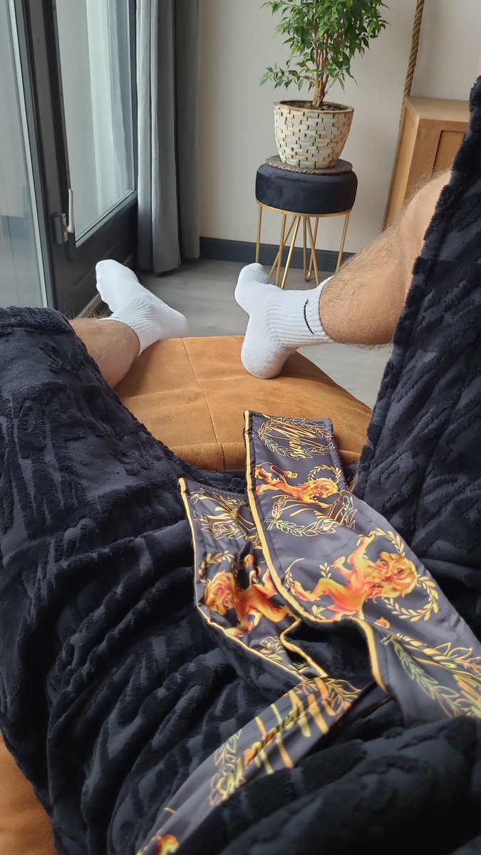 KevynvGorp's tweet photo. Good morning...
#malelions #bathrope #nike #whitesocks #wakeup #goodmorning #nikeboy #PositiveVibes #GoodVibesOnly #workday https://t.co/luyIqzG8KX
