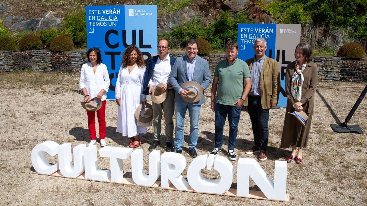 AcademiaGalegaA's tweet photo. 📌O conselleiro de Cultura @RomanLalin presentou a programación de @CulturaXunta para o verán baixo o lema ‘A cultura de Galicia é un CulturON’.
🎞️A proposta inclúe proxeccións cinematográficas ao aire libre en 18 concellos e unha colaboración coa #FECIGA. https://t.co/ZjU9jxubf2