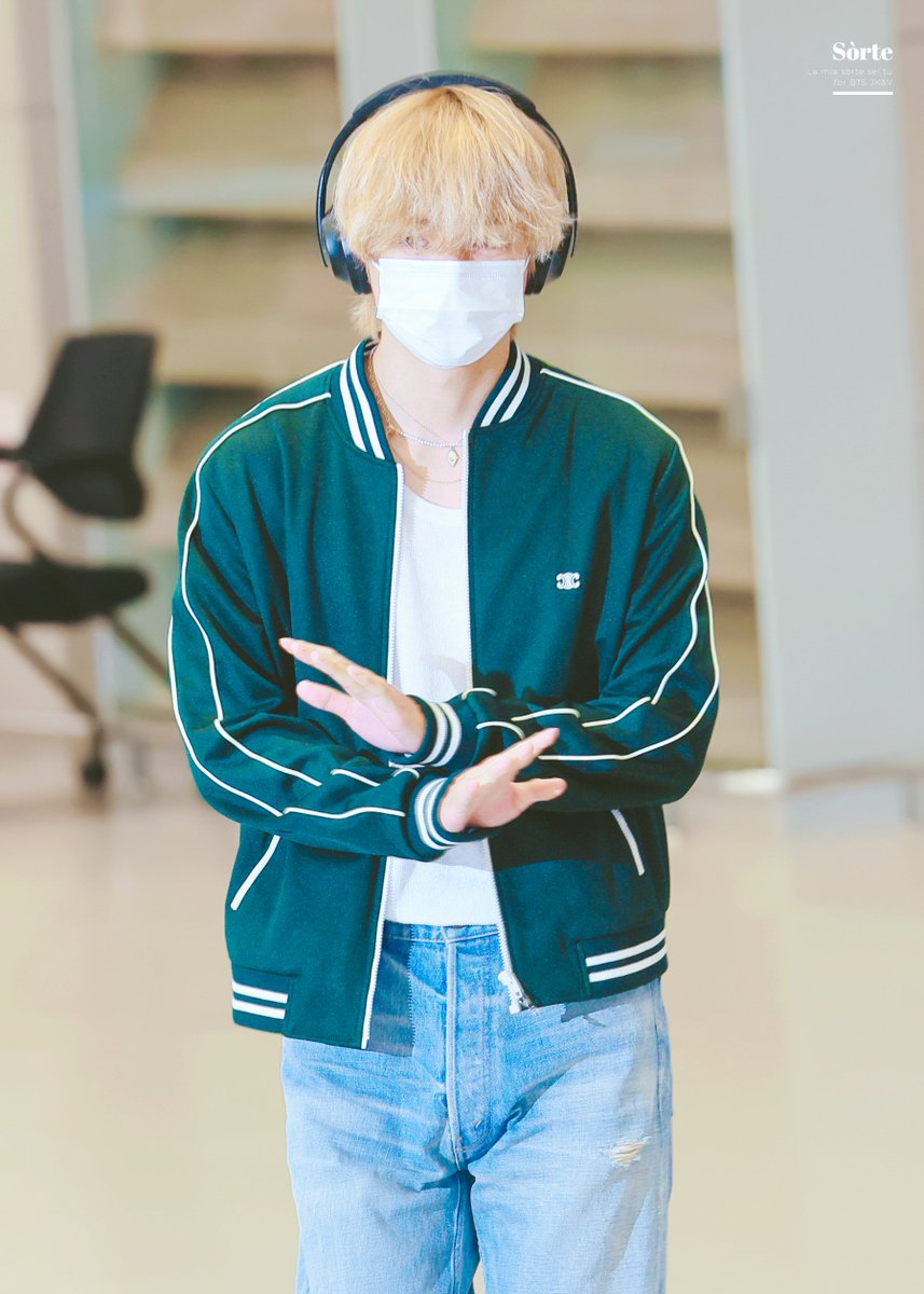 SORTE613's tweet photo. 곰돌잉 오느라 고생했어 💜💚💜💚

230704 태형 입국 HQ 고화질 
#김태형 #태형 #V #TAEHYUNG #テテ
@BTS_twt https://t.co/1kSlJmHG3v