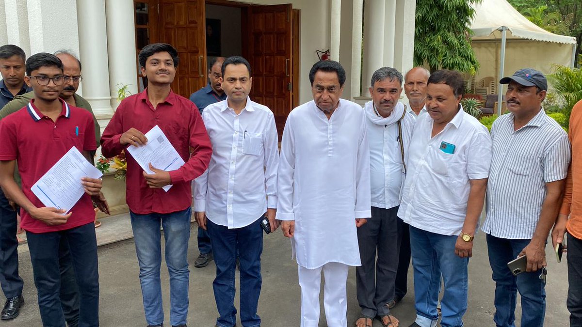 INCMP's tweet photo. प्रदेश कांग्रेस अध्यक्ष कमलनाथ जी एवं छिन्दवाडा सांसद नकुलनाथ जी ने HCL, TECH-B, IFFCO TOKIO, NETLINK Indore में चयनित विद्यार्थियों को नियुक्ति पत्र प्रदान किए एवं उज्ज्वल भविष्य की शुभकामनाएं दीं।

@NakulKNath https://t.co/xRkzwPBzmm