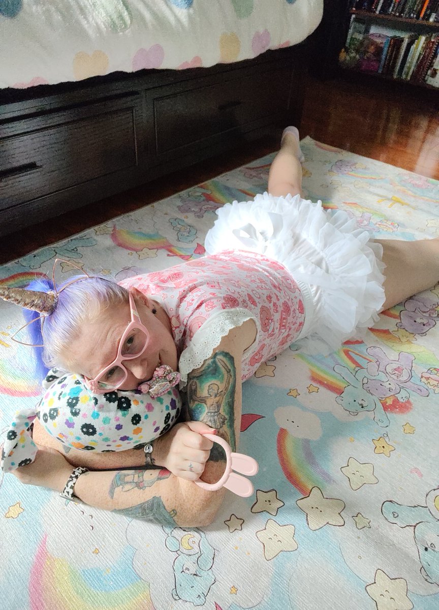 _WickedLullaby_'s tweet photo. I'm just a little princess in a fairytale. My life is a fever dream full of wonder and kink and pacis and pull ups. 
#ageplay #ddlg #abdl #abdlgirl https://t.co/lbXj8CxEfy
