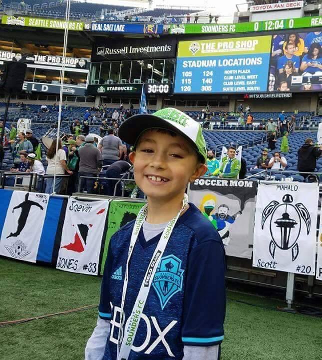 TBeatty925's tweet photo. Today our little firecracker, @SoundersFC @clint_dempsey @Stefan24Frei @brianschmetzer #1 fan left this earth! He taught us about DIPG &amp; strength in face of death! Remember Nathan today &amp; celebrate his independence from his disease! Happy 4th of July to all! #nathanstrong 💙💚 https://t.co/zN1TXlwbgV