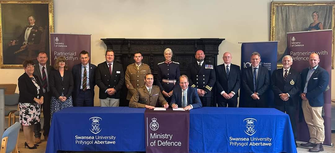 Our Unit Ops officer, Lt Cdr Davies, was in Swansea yesterday, where he witnessed Swansea University signing the Armed Force Covenant followed by a visit to the fantastic facilities at Swansea SeaCadet unit. @RFCAforWales @SwanseaUni @RNinWales @RNReserve @URNUWales