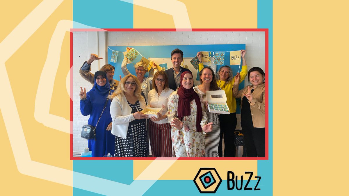 Wethouder Julius Terpstra kwam gisteren op werkbezoek bij BuZz in de Merenwijk.
Hij ging in gesprek met de deelnemers, vrijwilligers en collega's van BuZz 
Het was een extra feestelijk bezoek, want BuZz bestaat 3 jaar. Net als de sociale partners Sol en Incluzio trouwens.