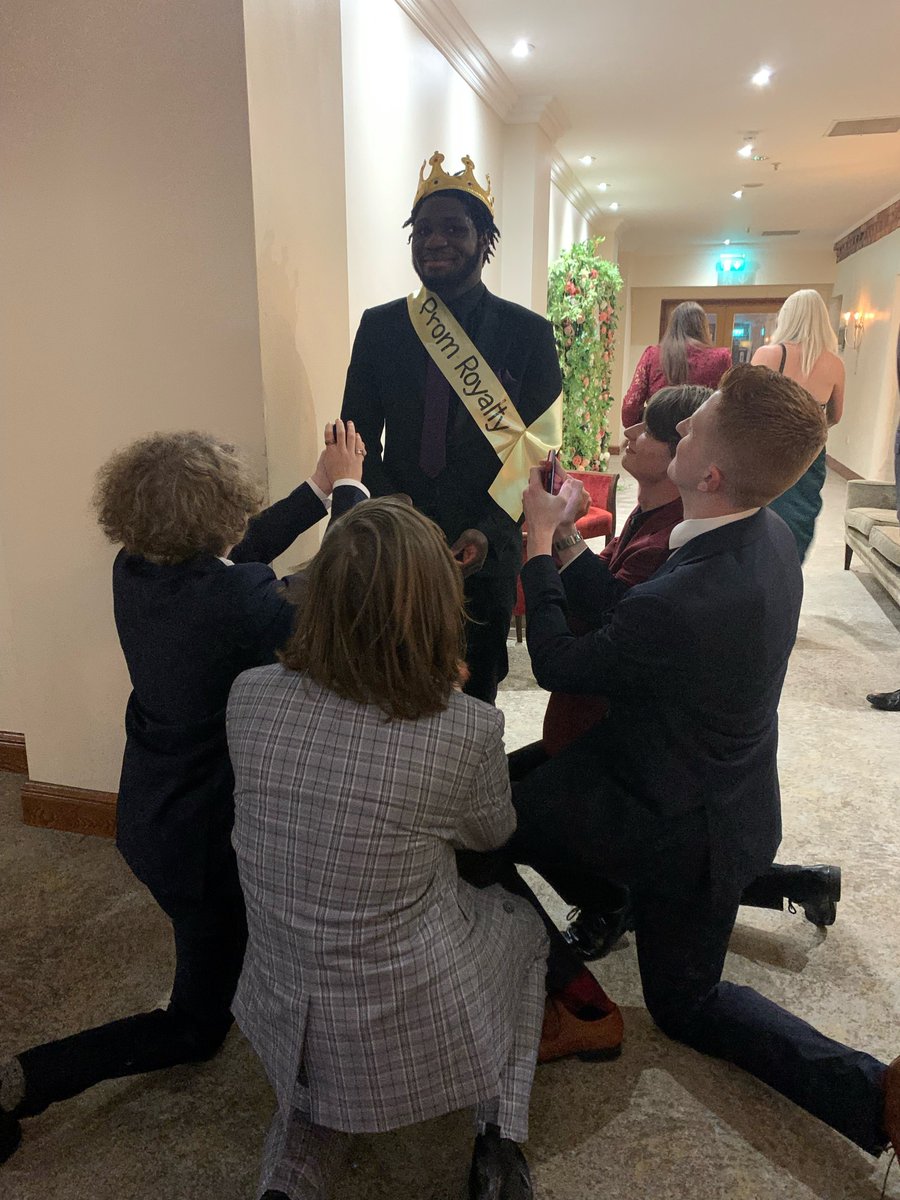 harper_year11's tweet photo. Special shoutout to our prom King &amp; Queen: Tobi and Imogen 👑 https://t.co/Pf2ISKZcUL