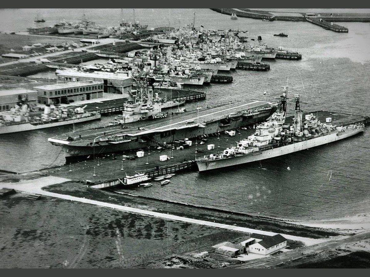 En ik maar dagenlang via de satelliet naar de links socialistische NOS-journaals kijken in de verwachting wat mooie beelden te zien over de Marinedagen en Sail Den Helder, wat denk je? Niets te zien. Dan maar een nostalgische foto uit mijn album.