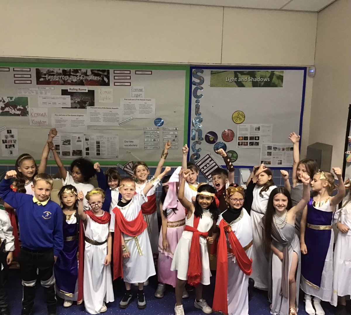 CanonYearThree's tweet photo. Year 3 are ready for their Roman day! We have a visitor in who is going to deliver some exciting activities 😃🗡️ @CanonSharples @LT_Trust https://t.co/dX9PBjbL5L