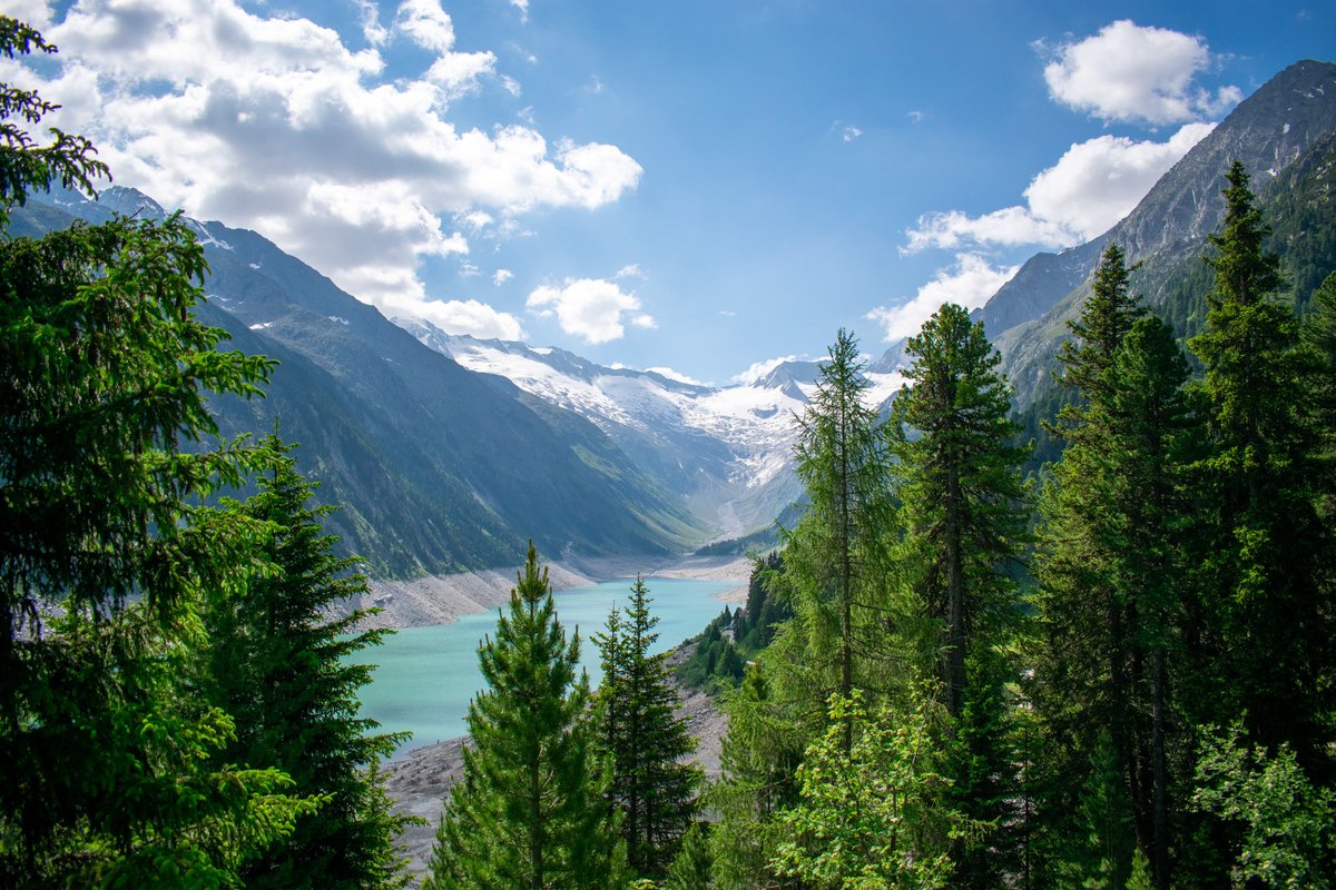 MIRogerC's tweet photo. Amazing trip in #Austria from glaciers to @F1 to beautiful villages to cows in alms! 🇦🇹😍😎😀 https://t.co/l5zyFlBxqb