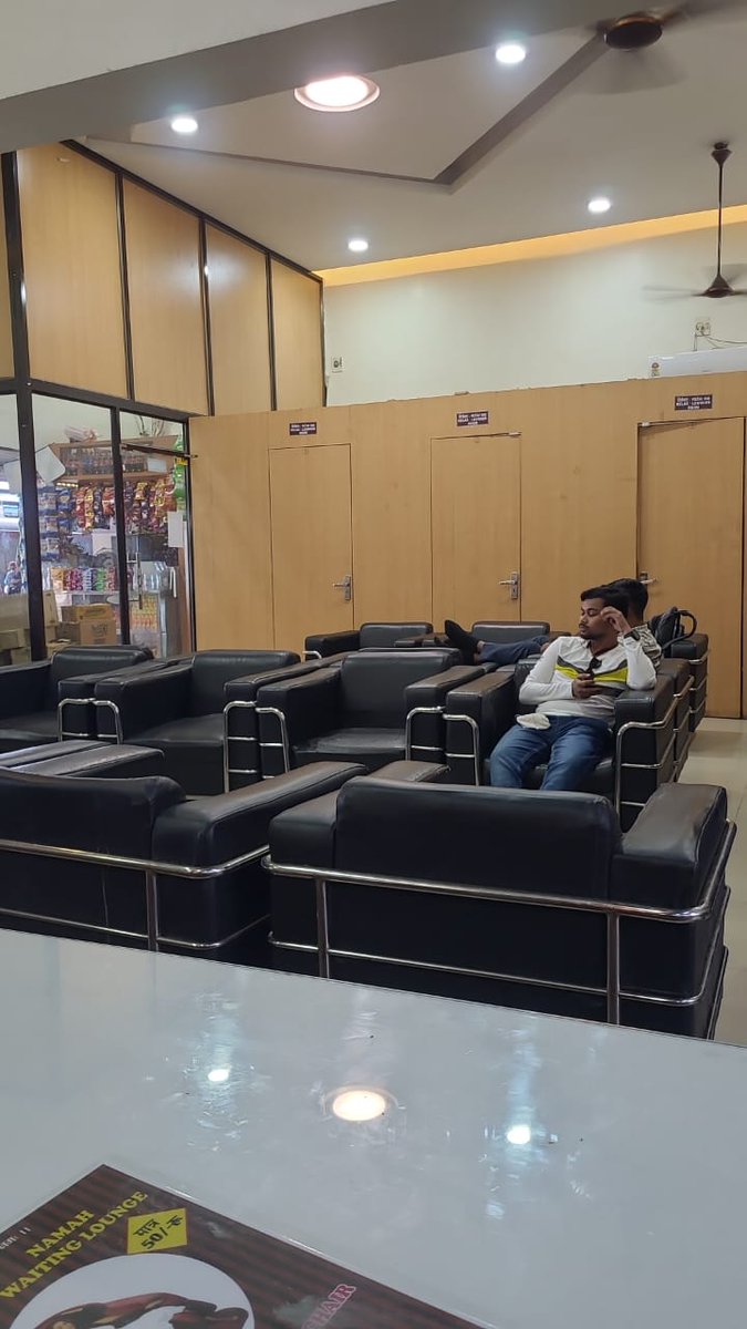 bubai80's tweet image. This is the lounge at Jabalpur Railway Station. Certainly one of the better lounges. It is for us to keep it clean. People would be happy to pay a premium or included as part of trains like Vande Bharat
@AshwiniVaishnaw