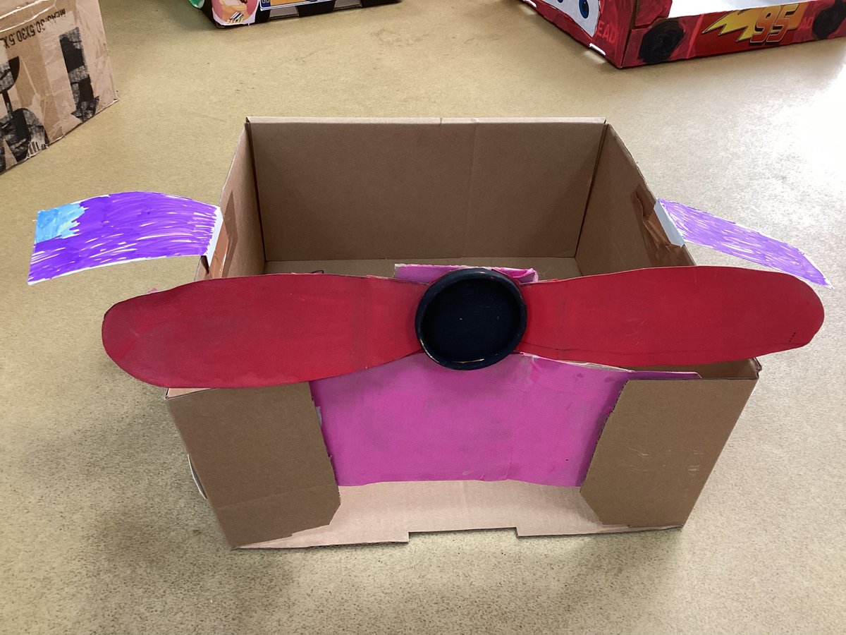 Summerside1933's tweet photo. Early Years are so excited for their drive in movie night! They have been busy making cinema tickets and finishing off their vehicles to sit in. #Driveinmovie https://t.co/6mftP8ubAh