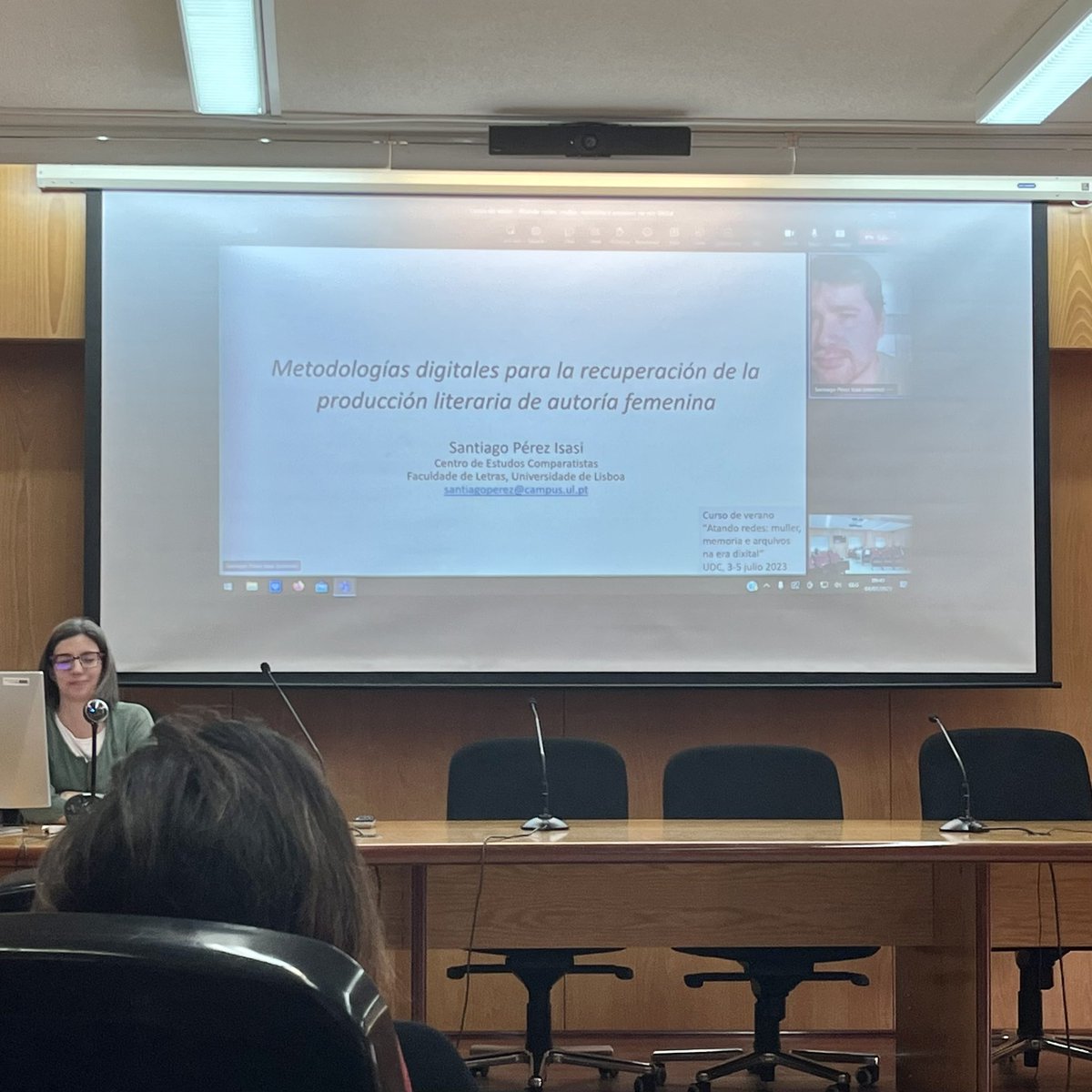 Abrimos o segundo día coa ponencia de Santiago Pérez Isasi (@santiperezisasi) sobre “Metodoloxías dixitais para a recuperación da producción literaria de autoría feminina”.