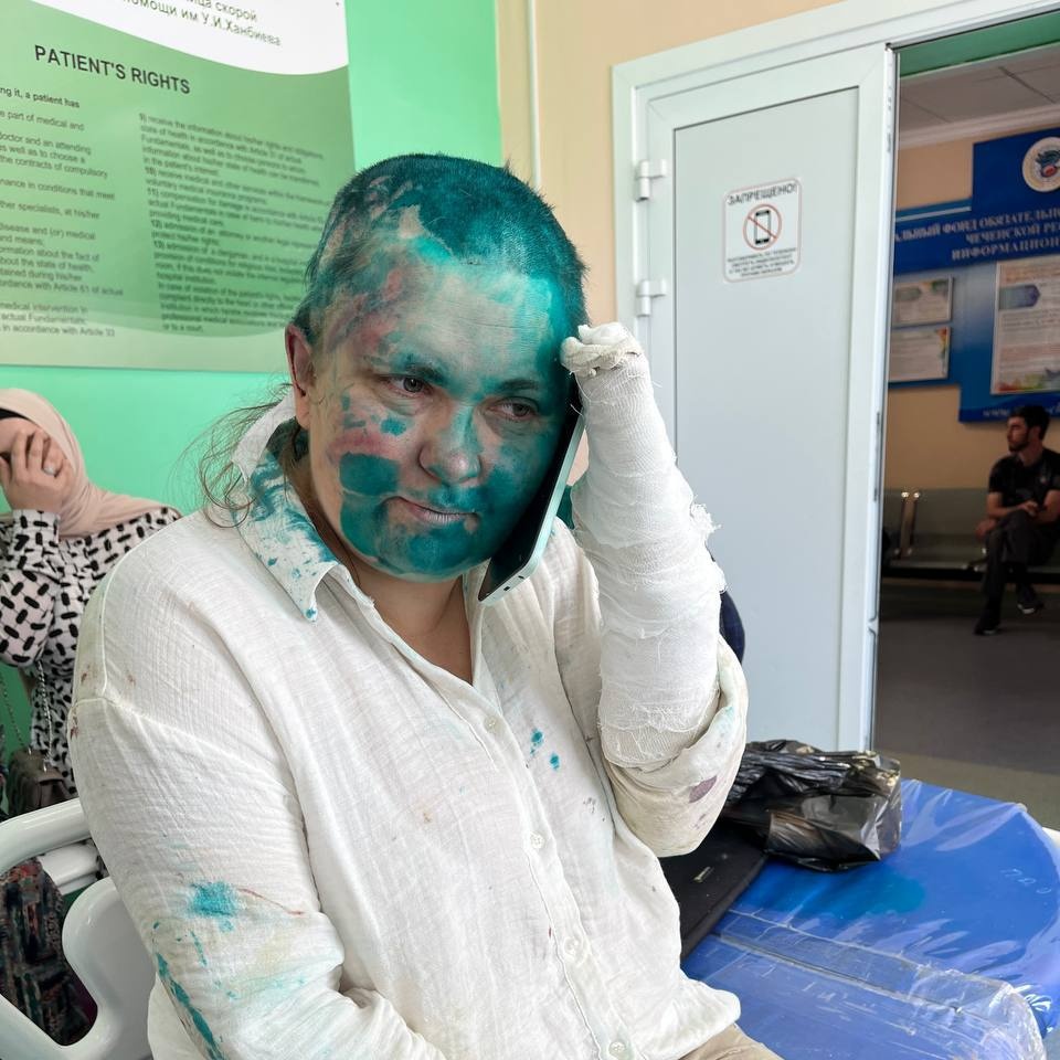 Konstantin Sonin on Twitter: "The famed journalist Elena Milashina tried to attend, with a lawyer, the court sentencing of the old mother of an opponent of Ramsan Kadyrov, a Putin's hand in
