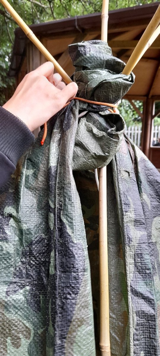 BushcraftEvents's tweet photo. @IforHael year 6 are off to an awesome start at shelter building !almost time for the waterproof test !! #Bushcraft #outdoorlearning https://t.co/KntzZKCtWx