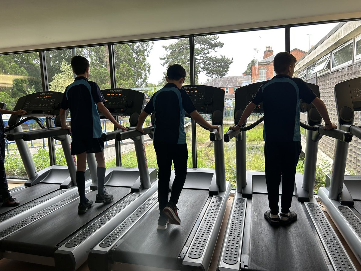 KC1school's tweet image. Year 8 students had an induction in the Fitness Suite today to learn how to use the equipment safely. #commitment #fitness #safeexercise #activitiesweek2023 #transition