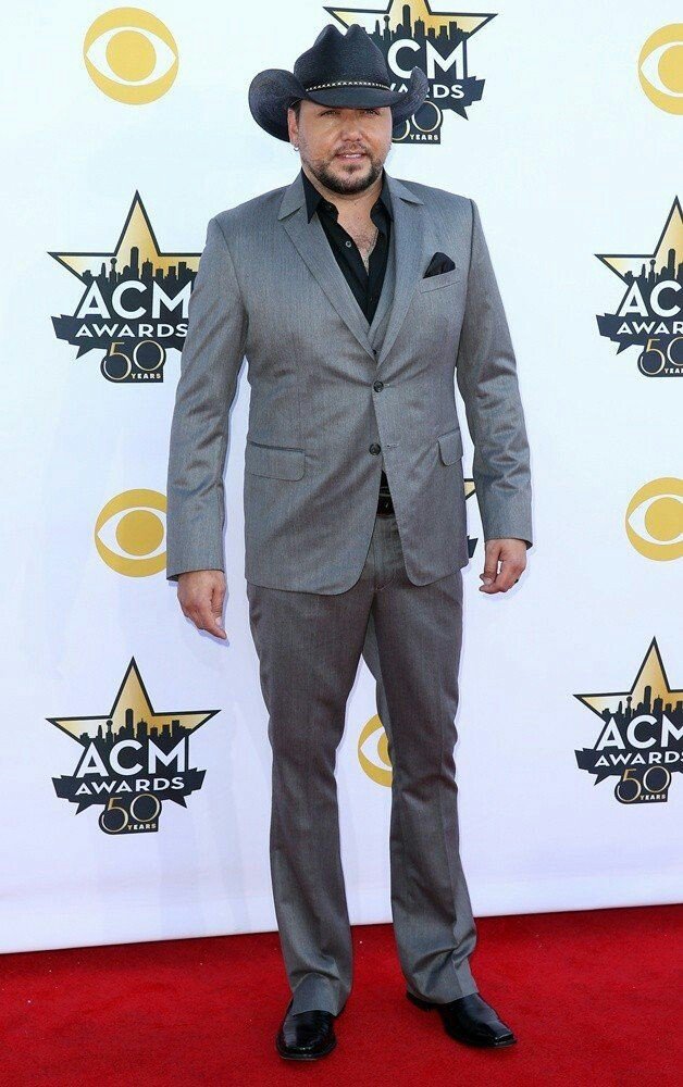 Hello!!! 
Lovely and best fans of mine If you really enjoy listening to my songs, can I get a big YES!! 
love y’all ❤️❤️