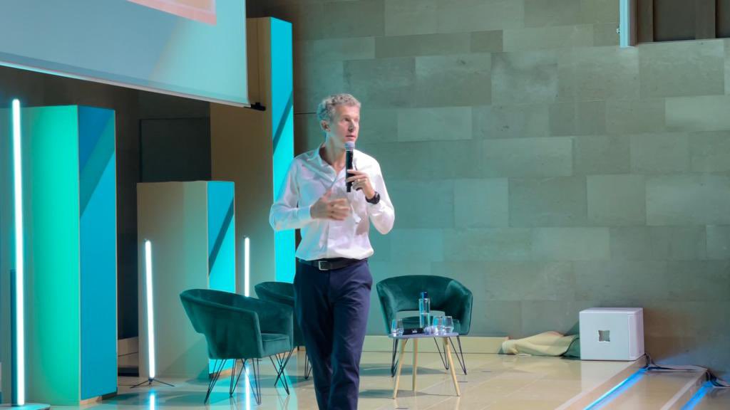 ICDC_officiel's tweet photo. #TechSprintCDC - @babgi on stage ! 
« Le #numérique : allié ou ennemi de l’environnement ? » 
👉🏼 un changement de nos usages est déterminant ! https://t.co/Y9cqXVSITI