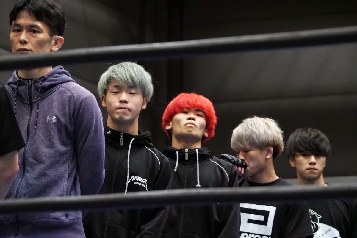 Gigio_jp's tweet photo. プロ修斗後楽園ホール大会にMMA Zジムから3選手出場は闘裸男/FORCEもさることながら、Jr.BORDERの功績も。
写真は、香川大会 #FORCE11 での(奥から)里見選手、直心会の當房選手、 たくにぃ選手、愼之介選手、福永選手。今時の子や…と思った選手入場式。
里見選手、頑張って下さい! #shooto0723 https://t.co/S1ZUZW4cid