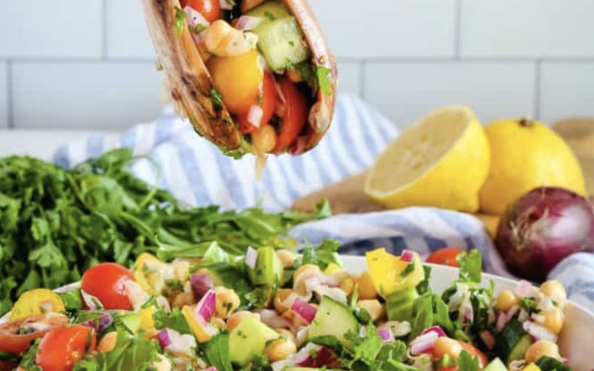 SaposyPrincesas's tweet image. 5 Ensaladas perfectas para seguir tomando legumbres en verano

👉 Multilegumbres
👉 De soja fresca
👉 De zanahoria, rúcula y lentejas
👉 Mediterránea de garbanzos
👉 Ensalada verde con guisantes

#RecetasFresquitas #Ensaladas 

tinyurl.com/28gxkght