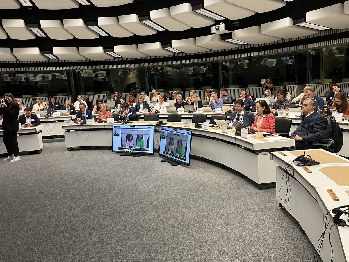 Avui és un gran dia 😊 Es presenta públicament, a Brussel·les, #AccessibleEU, el Centre Europeu d'Accessibilitat 🇪🇺, amb la presència de la comissaria europea d'Igualtat @helenadalli i Miguel Carballeda, president de @GrupoSocialONCE 👩‍🦯👨‍🦼🧏‍♀️