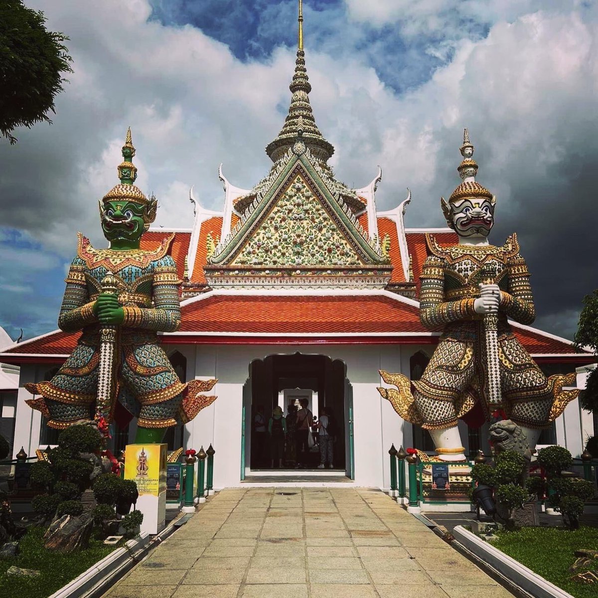 6thFormSHS's tweet image. As students begin the next leg of our @TuringScheme_UK, they get a taste of #thaiculture in Bangkok with their hosts from 
@MsuUniversity Demonstration School 🇹🇭 

#turingproject #internationalschoolaward @BritishCouncil  #21stcenturygrammar #everythingispossible