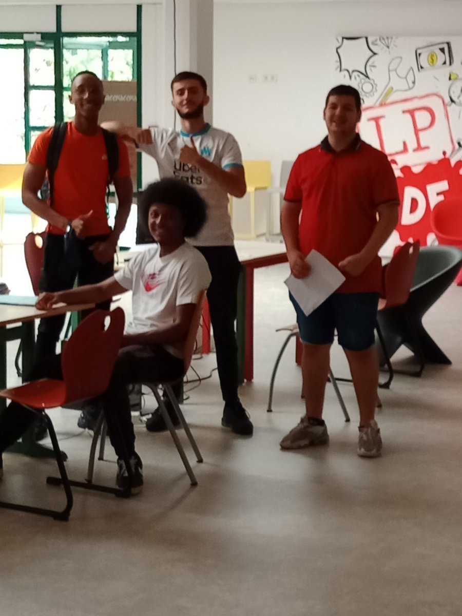 LPclementpemil's tweet photo. Des sourires ce matin à l'annonce des résultats #bacpro2023 #cap 👏 à tous ! https://t.co/NYin8Mf0ui