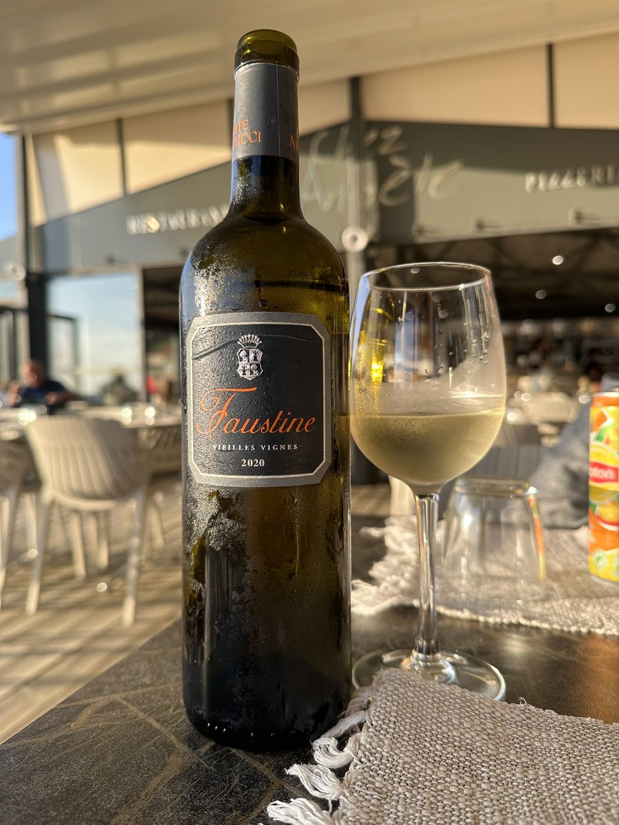 mmeaimelerouge's tweet image. Faustine Blanc - Domaine Comte Abbatucci - 🍇 vermentinu vieilles vignes 
Un  vin nature vibrant, c’est ample et frais, très bien équilibré
On est vraiment très bien en Corse 
#domaineabbatucci #vinscorse #faustine #corse #olmeto