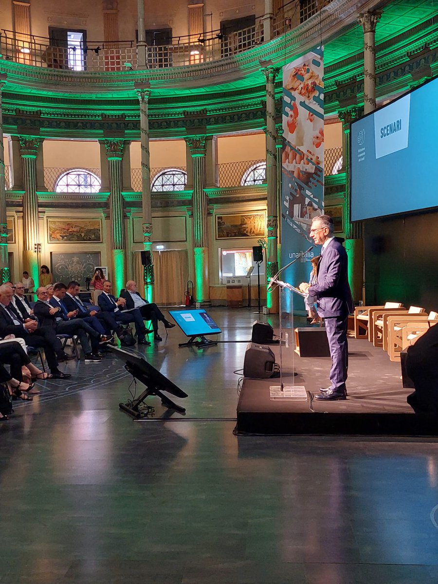 _Unaitalia's tweet photo. #Forlini: l’ipertrofia regolatoria a cui assistiamo rischia di mettere fuori gioco le nostre produzioni caricandole di maggiori costi e riducendone l’efficienza, senza che sia stata fatta una valutazione cumulativa degli impatti
#AssembleaUnaitalia2023 #successiesfide https://t.co/3GCS54qQGl