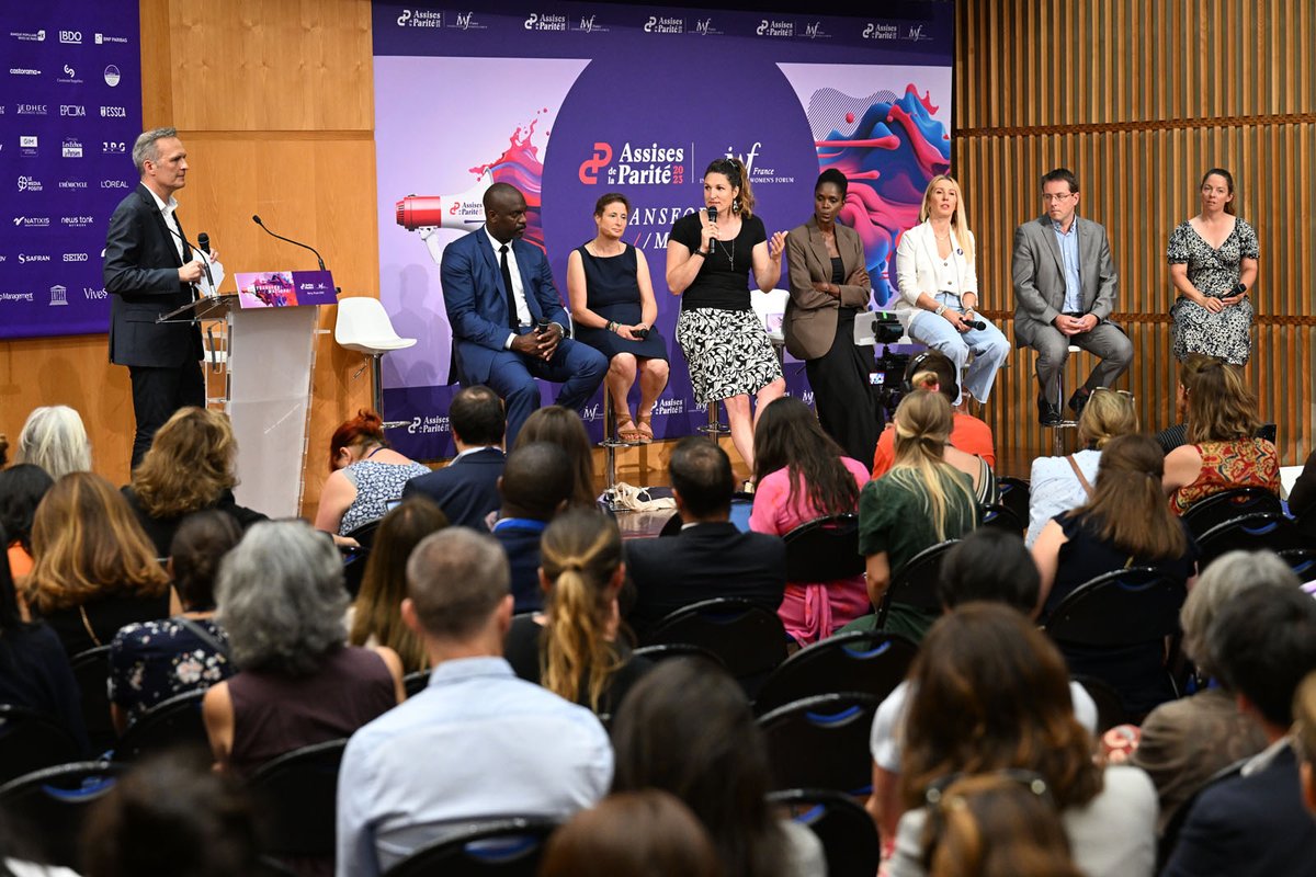 #Replay 📺 Table Ronde "Paris 2024 : accélération de la parité"
Cette table ronde des #AssisesDeLaParité2023 a abordé la transformation à la fois des filières sportives, mais aussi de l’écosystème économique.
➡️ youtu.be/pwVQoWIywcY
Merci 👏 à l'ensemble des speakers !