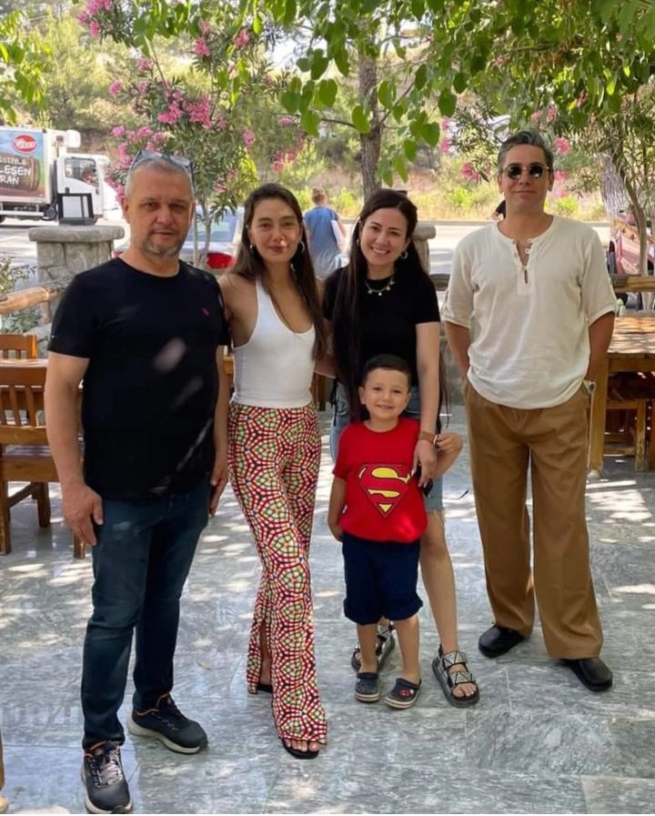 neslihanarabF's tweet photo. جديد النجمة نسليهان أتاغول مع زوجها قادير دوغلو من عطلتهم  في Muğla ❤️ ||
  #NeslihanAtagül #KadirDoğulu https://t.co/CQ62ppwhw6