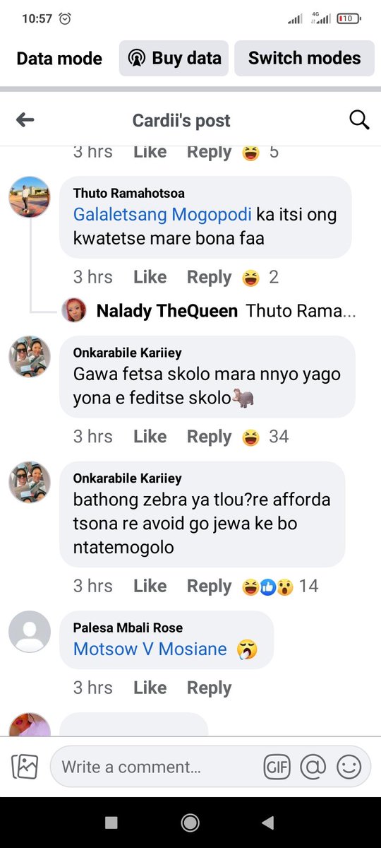 Mavikitja's tweet photo. Gate zebra ya tlou e makgaka😂😂😂😂😁😁 https://t.co/JCvJ86pONV