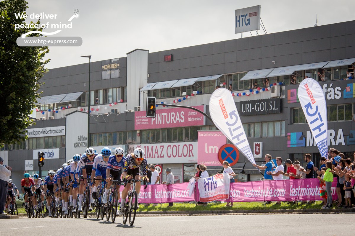 Ayer en <a href="/Irun/">iRun</a> tuvimos la oportunidad de ver de cerca a los atletas de <a href="/LeTour/">Tour de France™</a> , ¡menudo espectáculo! Estamos seguros de que los ánimos de nuestros compañeros les dieron un poco de fuerza para afrontar los últimos kilómetros.
#HTGExpressTeam