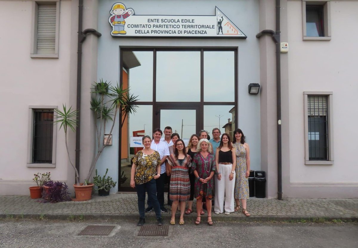 NaturBuild's tweet image. 🤝 Los pasados 21 y 22 de junio los socios de #NaturBuild se reunieron por tercera vez para presentar el #mapainteractivo 🗺 sobre soluciones basadas en la naturaleza.
my.mtr.cool/ivsqxovdbj