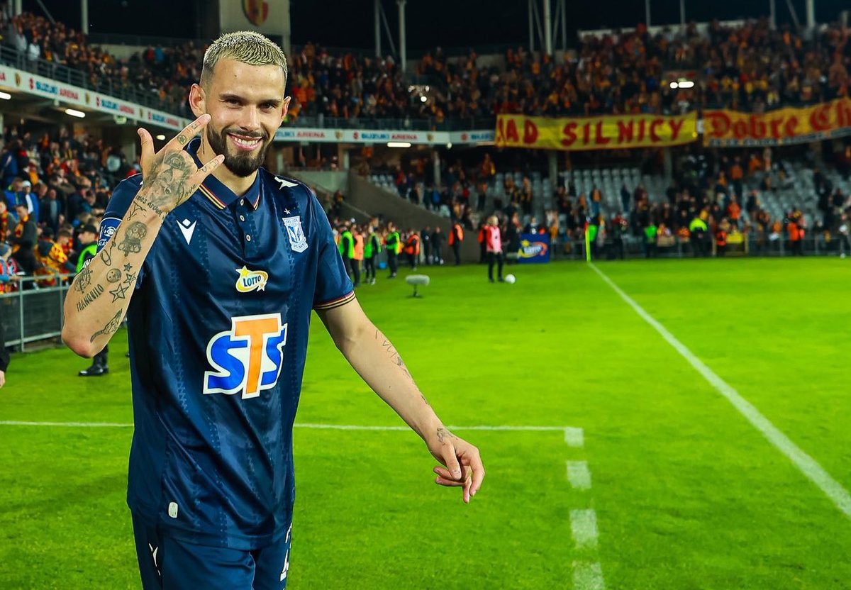 FabrizioRomano's tweet photo. Norwegian winger Kristoffer Velde could be on the move this summer — as Lech Poznan have been approached by many clubs. 🇳🇴 #transfers

Understand Besiktas are now showing concrete interest, he’s in the list. 🇹🇷 https://t.co/RslLERHhoi