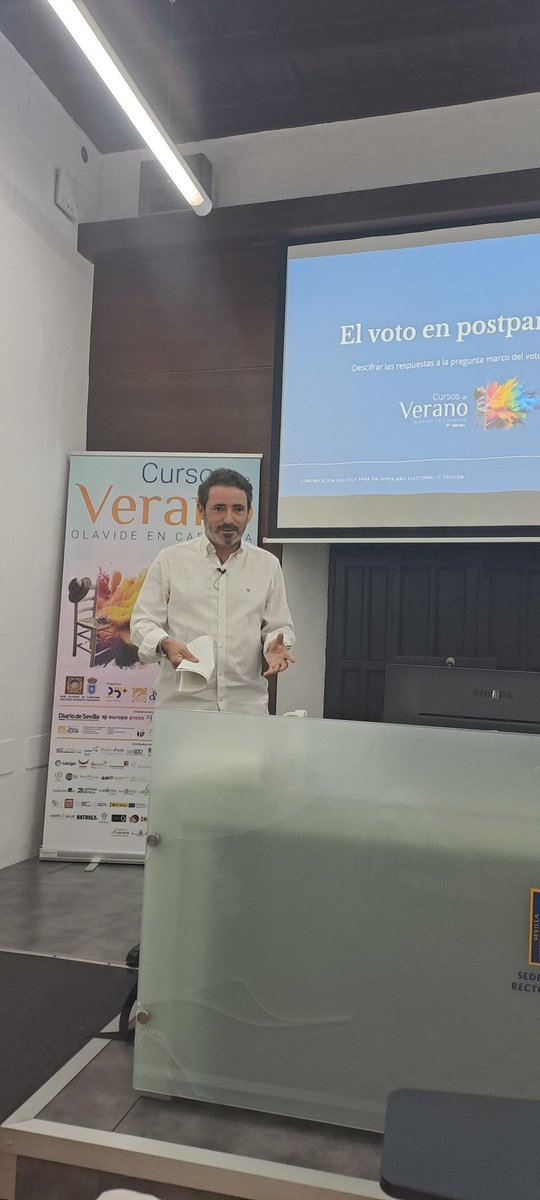 martavelezr's tweet photo. Tras la jornada de ayer en la que disfrutamos de las  ponencias de @tristan_PB @mrtorsor @xpeytibi @jotacarmona_ y @sergiopcas Empezamos el segundo día del curso "Comunicación política para un súper -año electoral" en el se  análizará  la competencia electoral y el liderazgo. https://t.co/A4sbWP0QUp