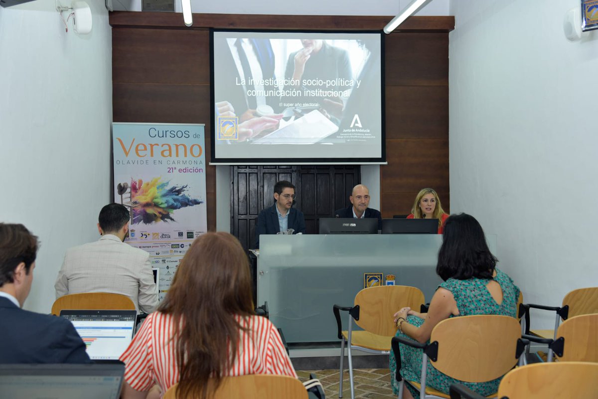 martavelezr's tweet photo. Tras la jornada de ayer en la que disfrutamos de las  ponencias de @tristan_PB @mrtorsor @xpeytibi @jotacarmona_ y @sergiopcas Empezamos el segundo día del curso "Comunicación política para un súper -año electoral" en el se  análizará  la competencia electoral y el liderazgo. https://t.co/A4sbWP0QUp