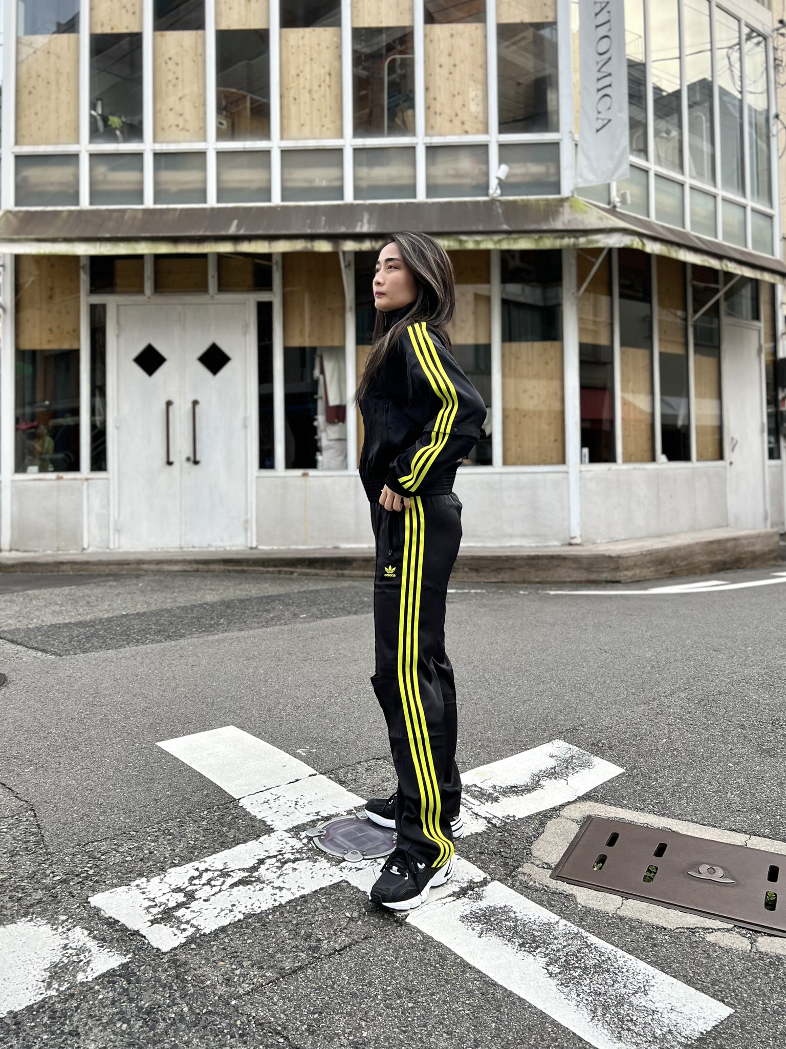 adidas Originals マイスター神戸店 on X: 【ADIDAS】IJ5017 サテンファイヤーバード トラックパンツ