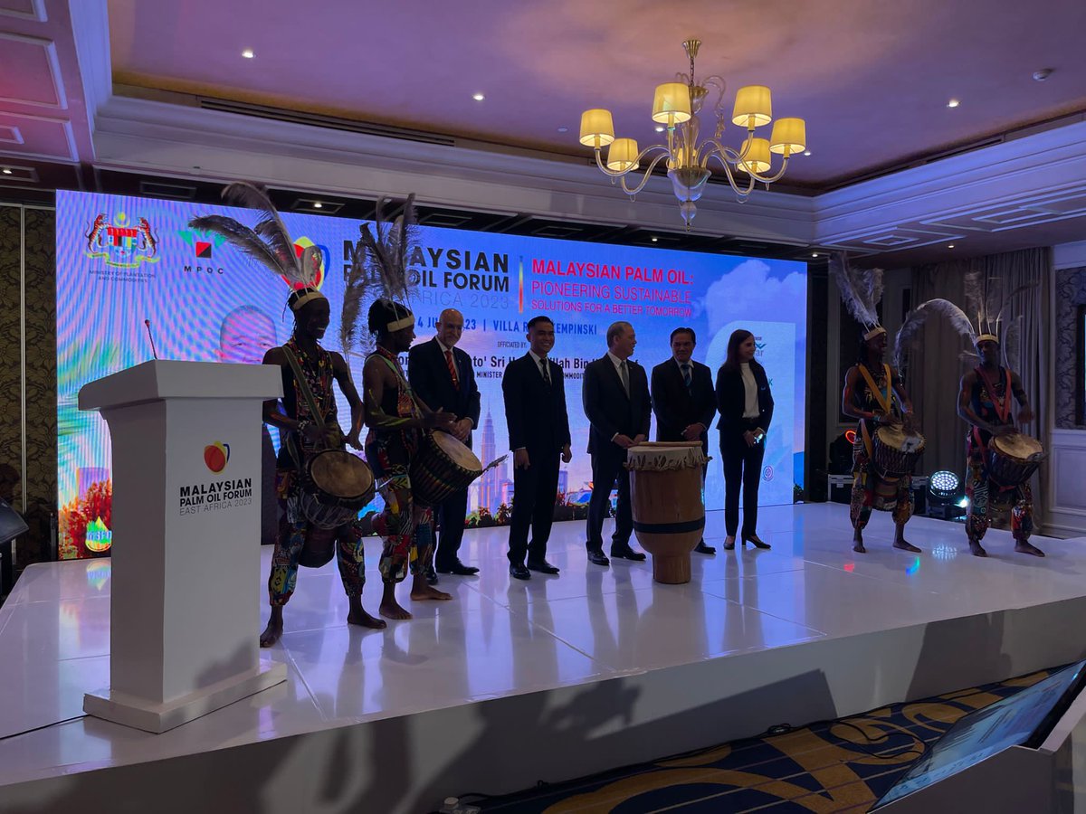 mpocHQ's tweet photo. MPOC organises the Malaysian Palm Oil Forum (MPOF) today, in Nairobi, Kenya, to serve as a platform for engagement between the Malaysian palm oil industry and key buyers and end-users in the East Africa region. 

1/3 https://t.co/XbzMaLQrMB