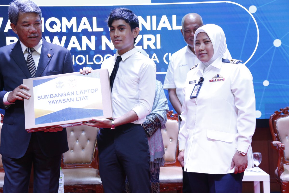 tldm_rasmi's tweet photo. Laksamana Tan Sri @ARBA_My hadir ke Majlis Pelancaran Karnival Pendidikan ATM, Penyampaian Dermasiswa Premium dan Komputer Riba yang disempurnakan YB Dato’ Seri Utama @tokmatn9.
Berita penuh: https://t.co/9mju3H8ZXK
#MAFUpdate
#Pendidikan
#SediaBerkorban https://t.co/BoxhPzEmYn